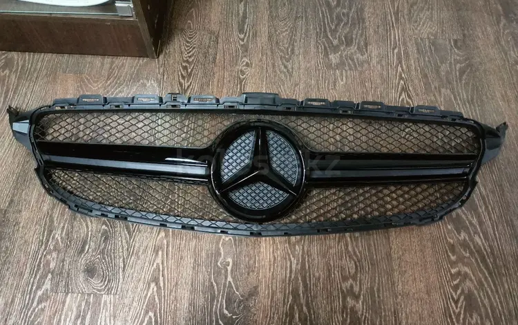 Решетка радиатора Mercedes w205 63 AMG черный за 90 000 тг. в Алматы