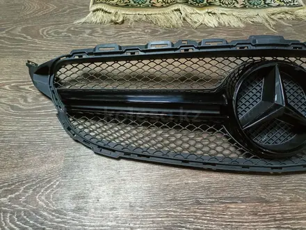 Решетка радиатора Mercedes w205 63 AMG черный за 90 000 тг. в Алматы – фото 2