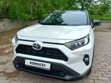 Toyota RAV4 2021 года за 16 400 000 тг. в Усть-Каменогорск