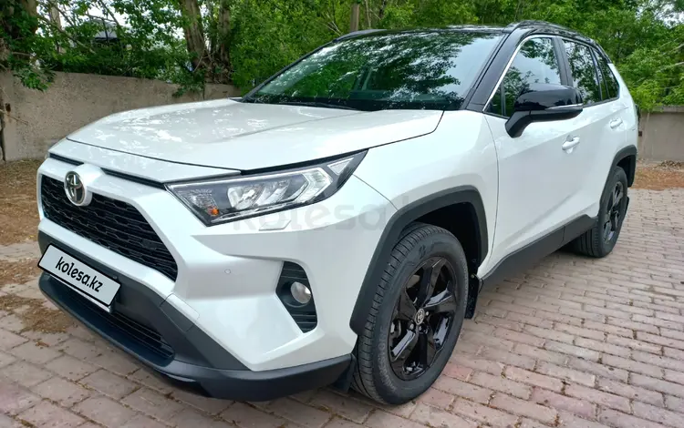 Toyota RAV4 2021 года за 16 400 000 тг. в Усть-Каменогорск