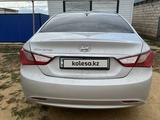 Hyundai Sonata 2011 годаfor5 000 000 тг. в Актобе – фото 4