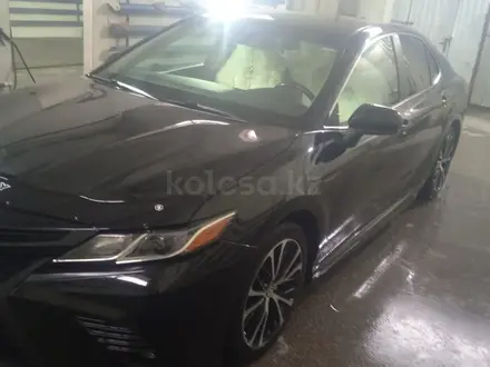 Toyota Camry 2019 года за 9 800 000 тг. в Актобе – фото 7