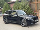 BMW X5 2022 года за 69 000 000 тг. в Алматы – фото 2