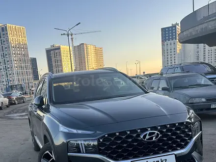 Hyundai Santa Fe 2023 года за 18 200 000 тг. в Астана