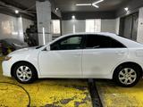 Toyota Camry 2011 года за 4 290 000 тг. в Актобе – фото 4