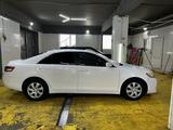 Toyota Camry 2011 года за 4 290 000 тг. в Актобе – фото 2