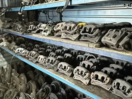 Тормозные суппорта на Субару за 15 000 тг. в Астана
