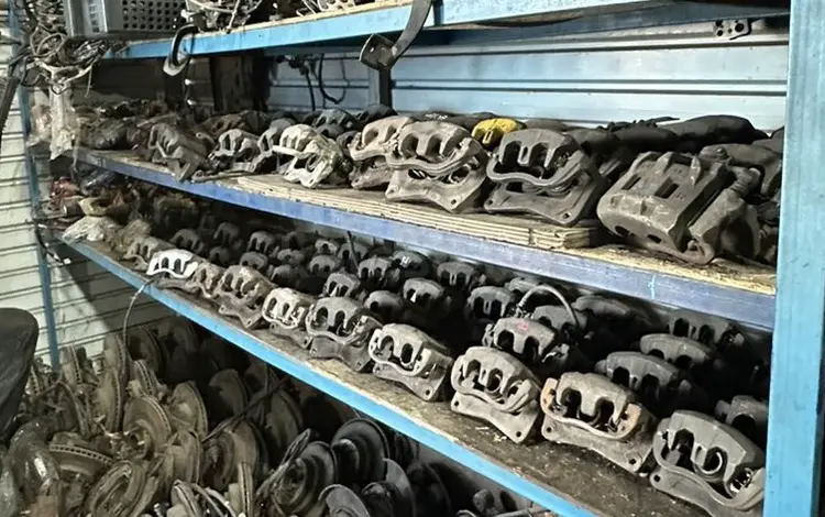 Тормозные суппорта на Субару за 15 000 тг. в Астана
