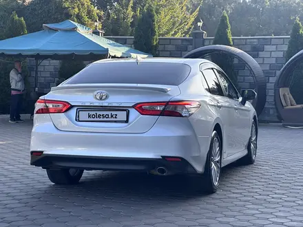 Toyota Camry 2019 года за 12 850 000 тг. в Алматы – фото 11