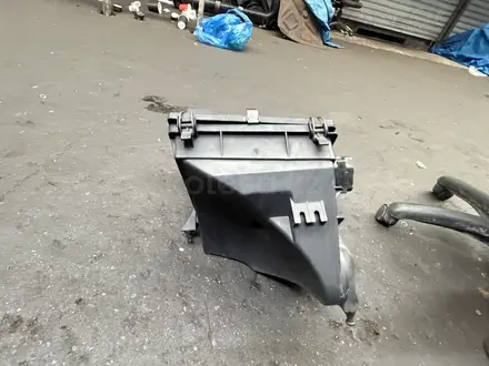 Корпус воздушного фильтра на Mercedes Benz C 280 за 30 000 тг. в Алматы – фото 3