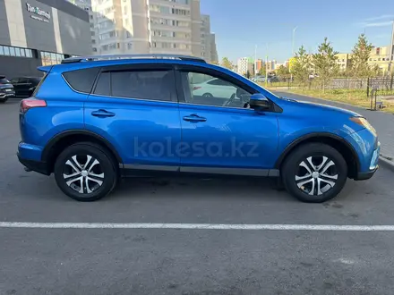 Toyota RAV4 2018 года за 11 200 000 тг. в Астана – фото 3