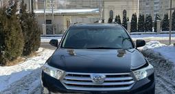 Toyota Highlander 2012 годаfor13 500 000 тг. в Алматы