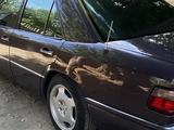 Mercedes-Benz E 320 1995 года за 1 800 000 тг. в Тараз – фото 4
