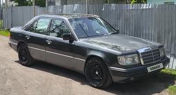 Mercedes-Benz E 200 1990 года за 1 410 000 тг. в Есик