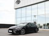 Toyota Camry Luxe 2025 года за 25 190 000 тг. в Тараз