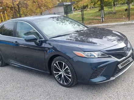 Toyota Camry 2019 года за 8 800 000 тг. в Шымкент – фото 3