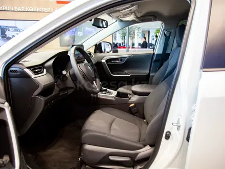 Toyota RAV4 Prestige 2025 года за 19 195 657 тг. в Алматы – фото 9