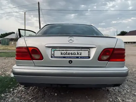 Mercedes-Benz E 230 1997 года за 2 500 000 тг. в Мерке – фото 5