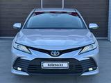 Toyota Camry 2021 года за 18 450 000 тг. в Караганда – фото 3