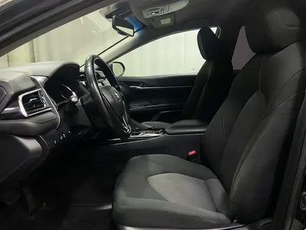 Toyota Camry 2019 года за 12 000 000 тг. в Алматы – фото 12