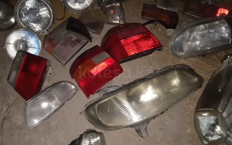 Фары передние задние поворотники за 1 000 тг. в Караганда