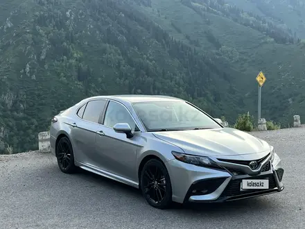 Toyota Camry 2022 года за 13 500 000 тг. в Алматы – фото 11