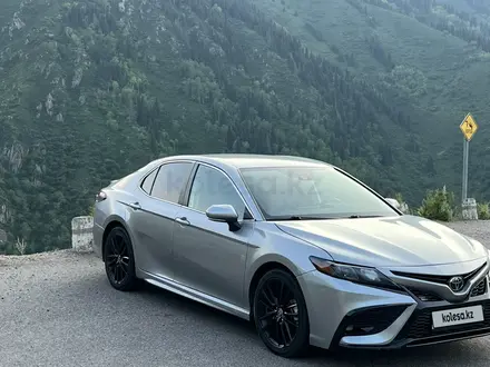 Toyota Camry 2022 года за 13 500 000 тг. в Алматы – фото 15