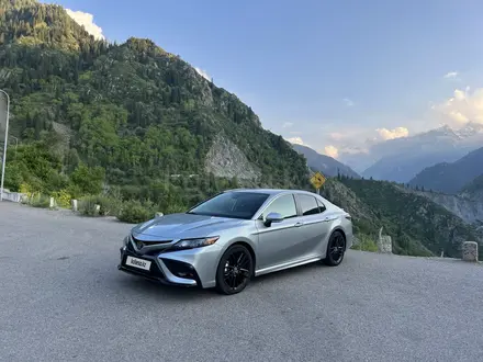 Toyota Camry 2022 года за 13 500 000 тг. в Алматы – фото 16