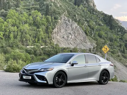 Toyota Camry 2022 года за 13 500 000 тг. в Алматы – фото 19