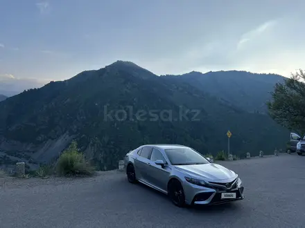 Toyota Camry 2022 года за 13 500 000 тг. в Алматы – фото 20
