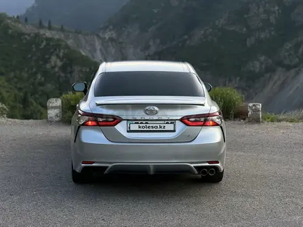 Toyota Camry 2022 года за 13 500 000 тг. в Алматы – фото 24