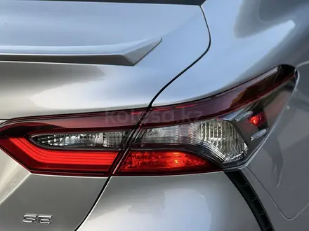 Toyota Camry 2022 года за 13 500 000 тг. в Алматы – фото 25