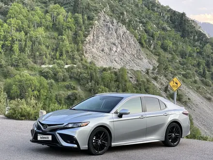 Toyota Camry 2022 года за 13 500 000 тг. в Алматы – фото 23