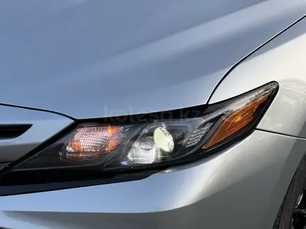 Toyota Camry 2022 года за 13 500 000 тг. в Алматы – фото 27