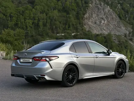 Toyota Camry 2022 года за 13 500 000 тг. в Алматы – фото 3