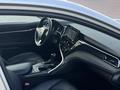 Toyota Camry 2022 года за 13 500 000 тг. в Алматы – фото 35