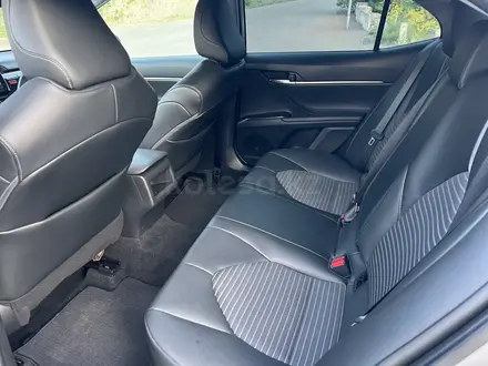 Toyota Camry 2022 года за 13 500 000 тг. в Алматы – фото 38