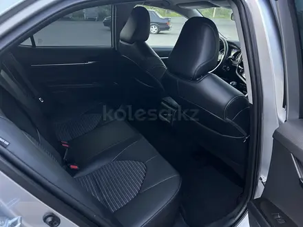 Toyota Camry 2022 года за 13 500 000 тг. в Алматы – фото 33