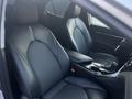 Toyota Camry 2022 года за 13 500 000 тг. в Алматы – фото 32