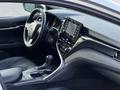 Toyota Camry 2022 года за 13 500 000 тг. в Алматы – фото 31