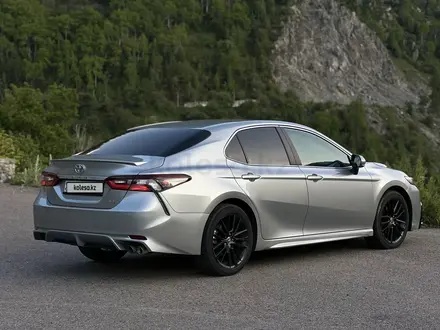 Toyota Camry 2022 года за 13 500 000 тг. в Алматы – фото 5