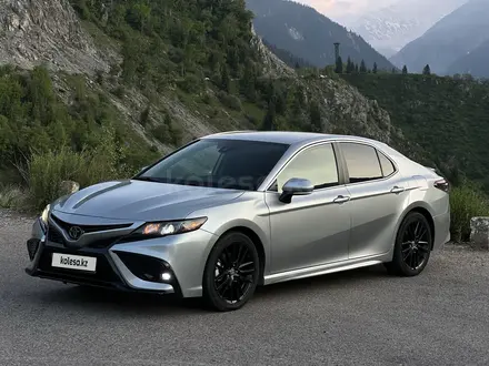 Toyota Camry 2022 года за 13 500 000 тг. в Алматы – фото 6