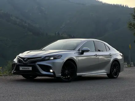 Toyota Camry 2022 года за 13 500 000 тг. в Алматы – фото 9