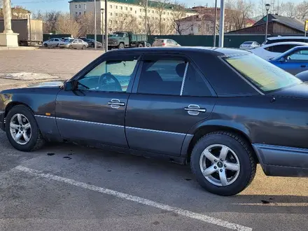 Mercedes-Benz E 280 1994 года за 2 300 000 тг. в Астана – фото 6