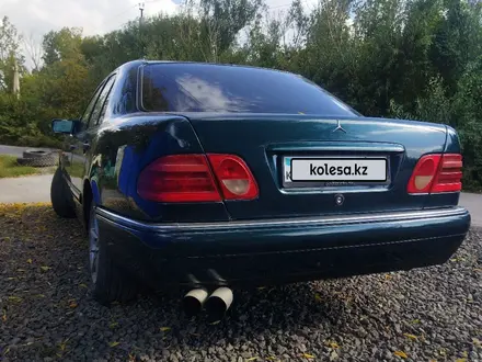 Mercedes-Benz E 200 1996 года за 2 300 000 тг. в Караганда – фото 6