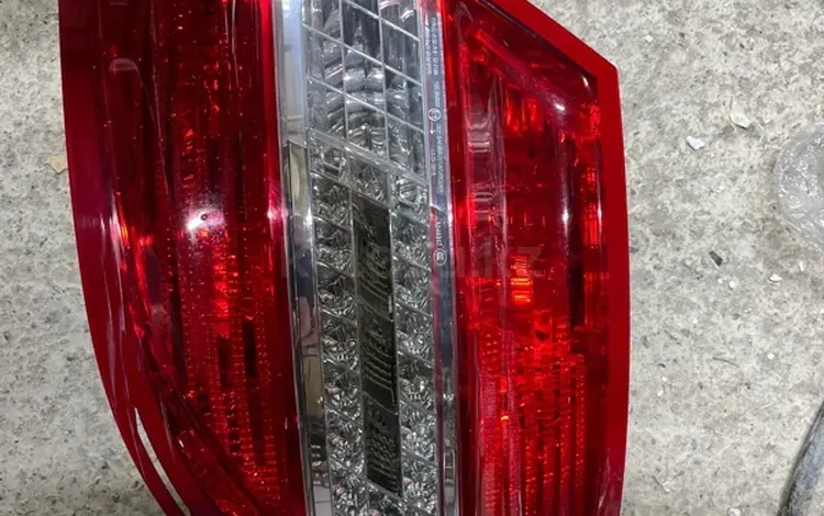 Фара фонарь оригиналь Mercedes benz w204 за 40 000 тг. в Астана