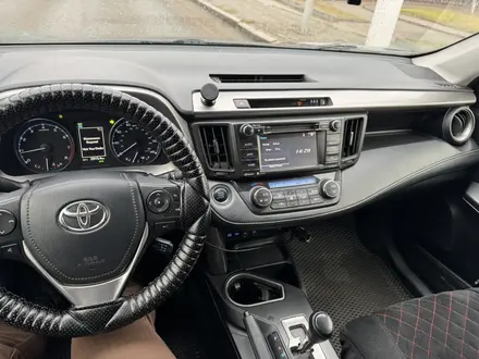 Toyota RAV4 2018 года за 11 800 000 тг. в Актобе – фото 5