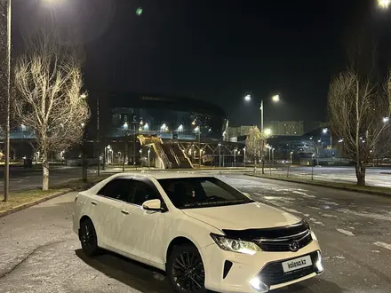 Toyota Camry 2015 года за 10 300 000 тг. в Алматы – фото 2