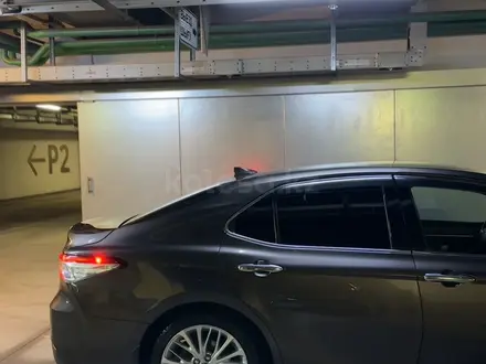 Toyota Camry 2018 года за 13 300 000 тг. в Семей – фото 10