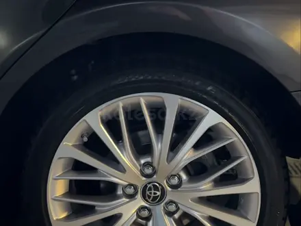 Toyota Camry 2018 года за 13 300 000 тг. в Семей – фото 11
